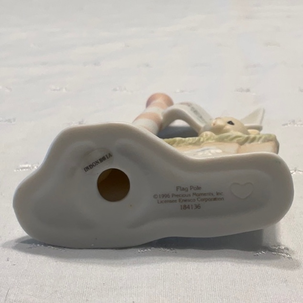 Precious Moments Porcelain Figurine Sugar Town Flag Pole - Picture 3 of 4